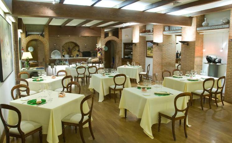 Imagen del bar/restaurante del Hotel Ar Los Arcos. Foto 3
