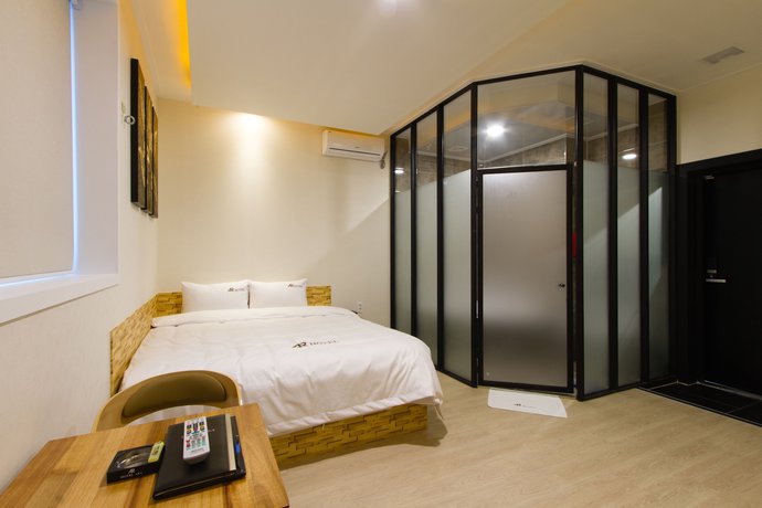 Imagen de la habitación del Hotel Ara. Foto 7