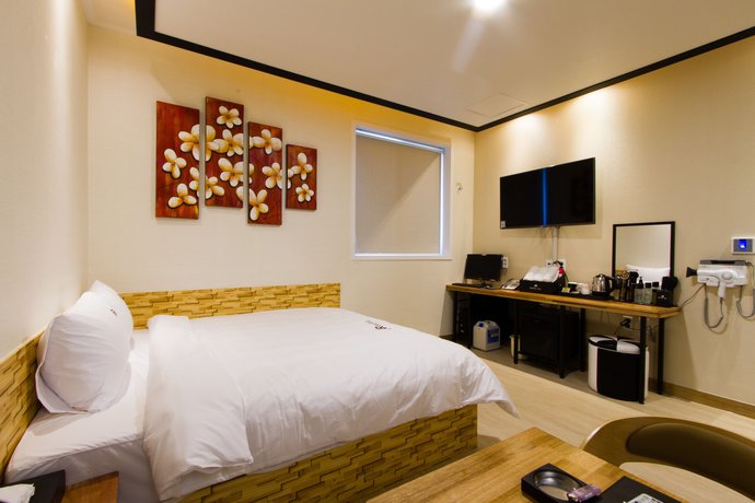 Imagen de la habitación del Hotel Ara. Foto 12