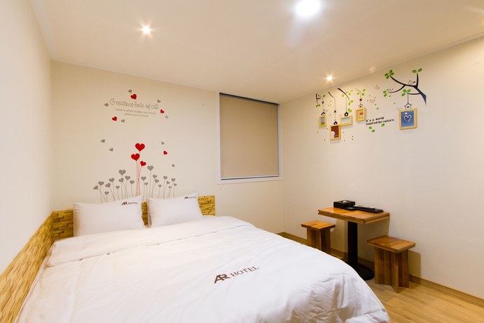 Imagen de la habitación del Hotel Ara. Foto 14