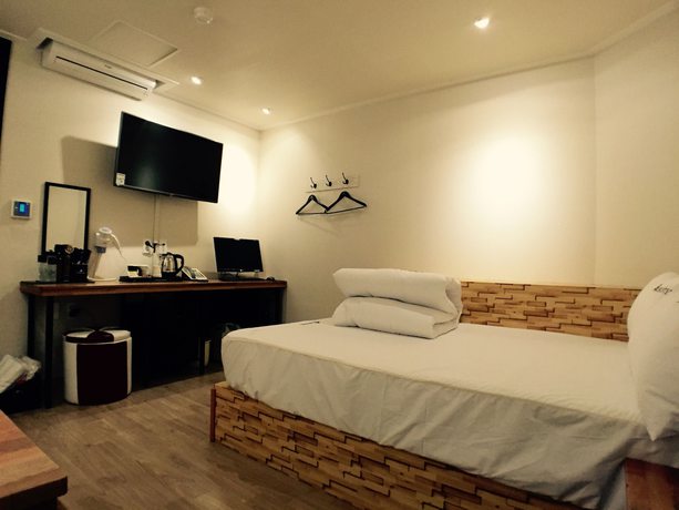 Imagen de la habitación del Hotel Ara. Foto 18