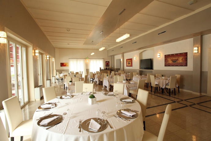 Imagen del bar/restaurante del Hotel Araba Fenice. Foto 4