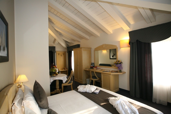 Imagen de la habitación del Hotel Araba Fenice. Foto 12