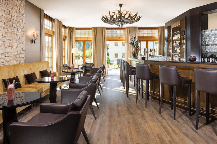 Imagen del bar/restaurante del Hotel Arabella Jagdhofresort Am Fuschlsee, A Tribute Portfolio. Foto 4
