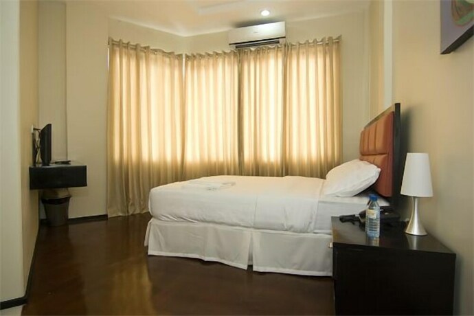 Imagen de la habitación del Hotel Arabelle Suites. Foto 12