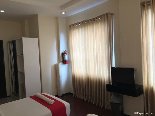 Imagen de la habitación del Hotel Arabelle Suites. Foto 15