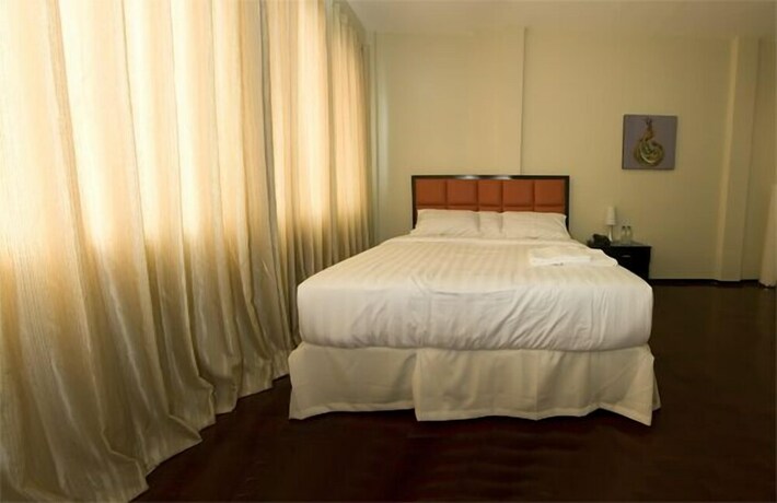 Imagen de la habitación del Hotel Arabelle Suites. Foto 28
