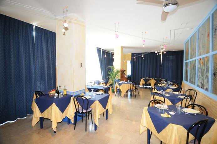 Imagen del bar/restaurante del Hotel Arabesco. Foto 2