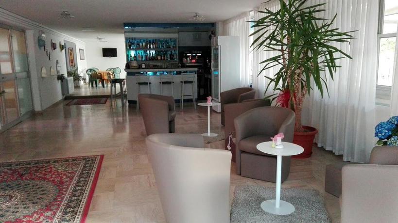 Imagen de los interiores del Hotel Arabesco. Foto 14