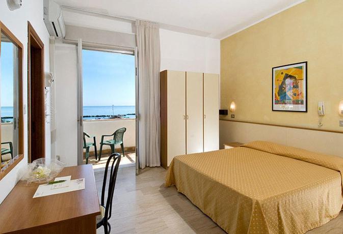 Imagen de la habitación del Hotel Arabesco. Foto 7