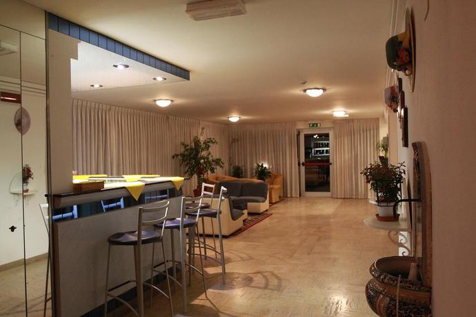 Imagen de los interiores del Hotel Arabesco. Foto 16