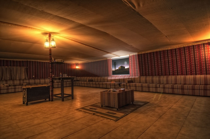 Imagen de los interiores del Hotel Arabian Oryx Camp. Foto 14