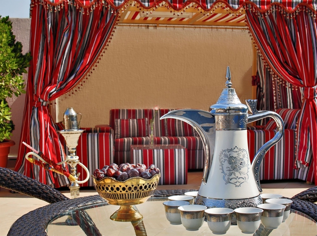 Imagen de la piscina del Hotel Arabian Park. Foto 14