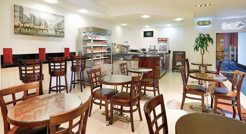 Imagen del bar/restaurante del Hotel Arabian Park. Foto 2