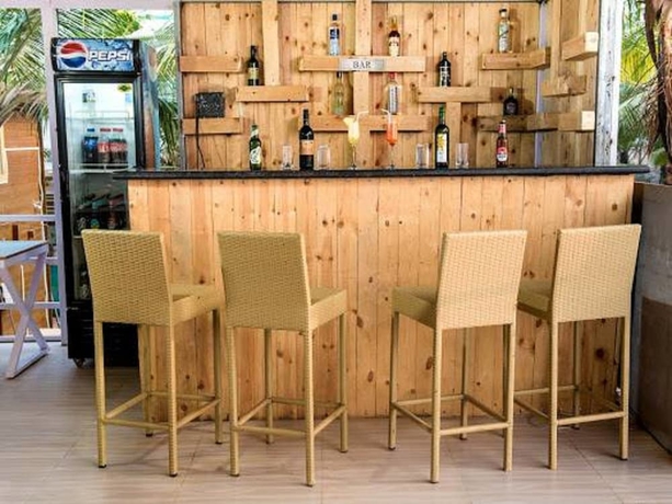 Imagen del bar/restaurante del Hotel Arabian Sands Beach Resort. Foto 6