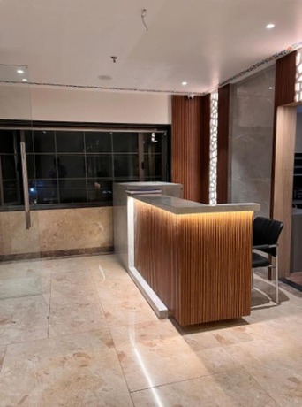 Imagen de los interiores del Hotel Aradhya Inn. Foto 15