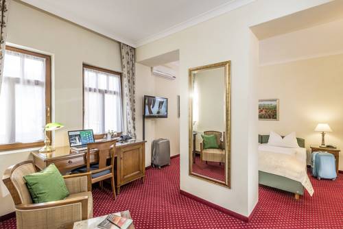 Imagen de la habitación del Hotel Arador. Foto 13