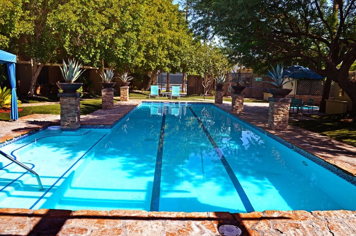 Imagen de la piscina del Hotel Araiza Mexicali. Foto 14