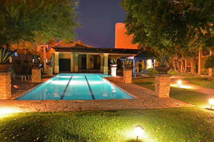 Imagen de la piscina del Hotel Araiza Mexicali. Foto 15