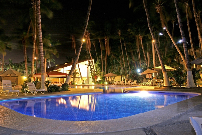 Imagen de la piscina del Hotel Araiza Palmira. Foto 9