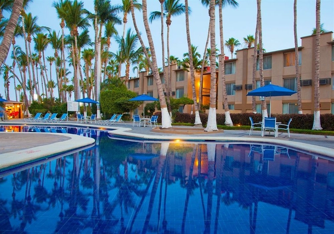 Imagen de la piscina del Hotel Araiza Palmira. Foto 10