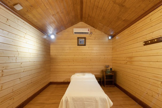 Imagen de los interiores del Hotel Araliya Beach Resort and Spa. Foto 16