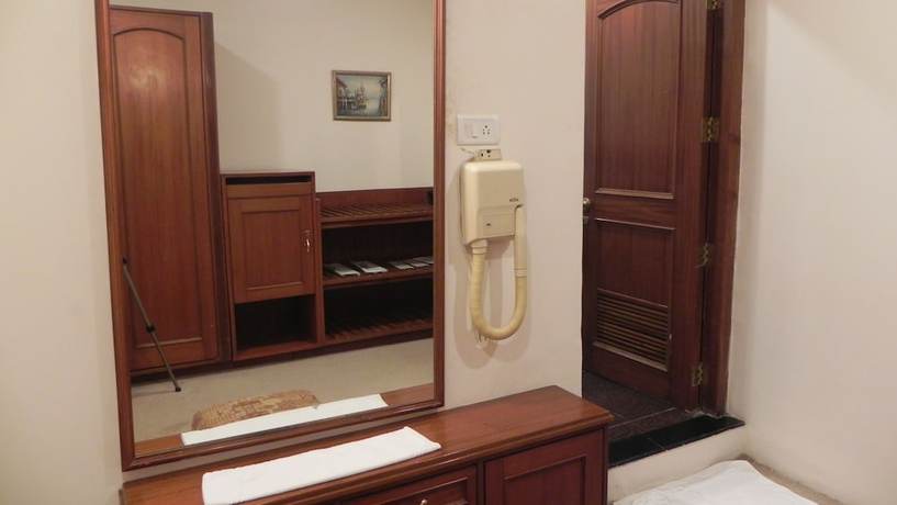 Imagen de la habitación del Hotel Aram, Jamnagar. Foto 17