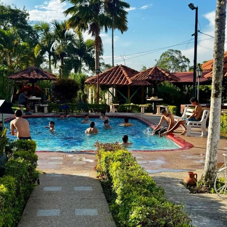Imagen de la piscina del Hotel Aramat Heliconias. Foto 16