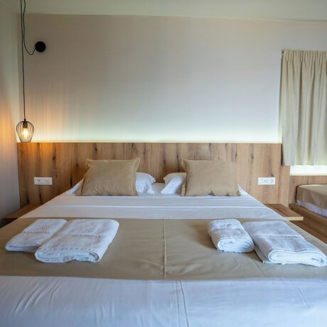 Imagen de la habitación del Hotel Arameras Beach Resort. Foto 19