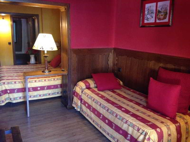 Imagen de la habitación del Hotel Aran La Abuela. Foto 8