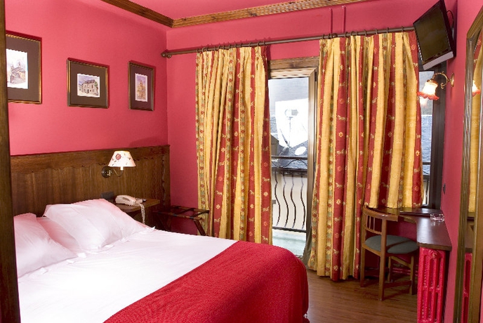 Imagen de la habitación del Hotel Aran La Abuela. Foto 9