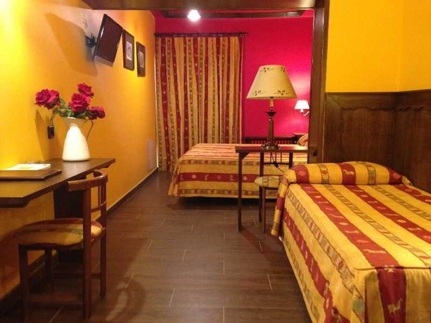 Imagen de la habitación del Hotel Aran La Abuela. Foto 13