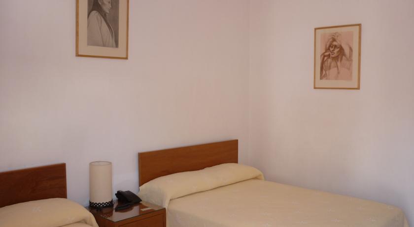Imagen de la habitación del Hotel Arana. Foto 6