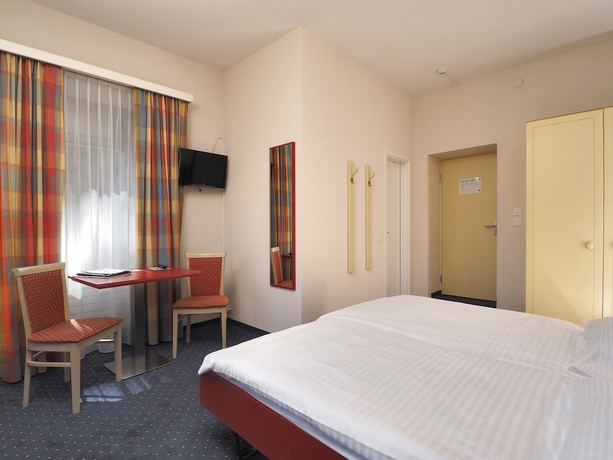 Imagen de la habitación del Hotel Arancio. Foto 15