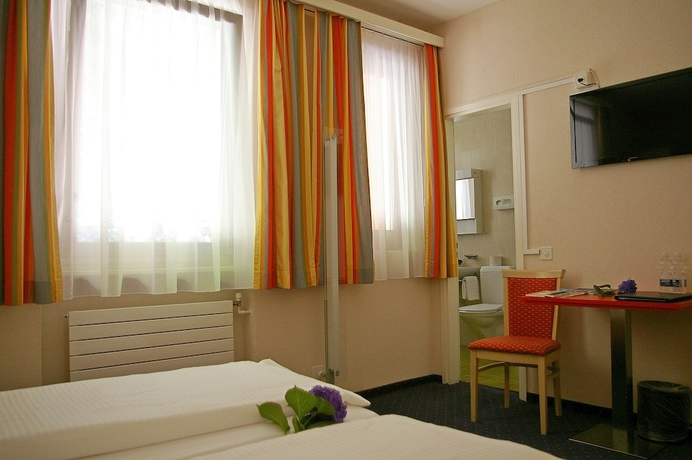 Imagen de la habitación del Hotel Arancio. Foto 17