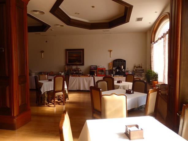 Imagen del bar/restaurante del Hotel Aranda. Foto 2