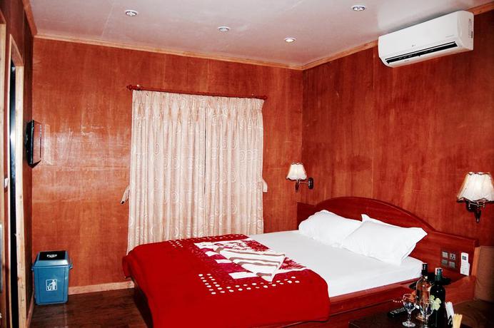 Imagen de la habitación del Hotel Araniko Village Resort. Foto 10