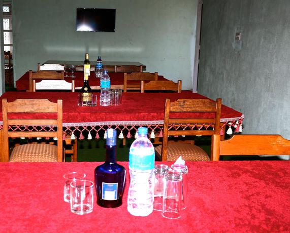 Imagen del bar/restaurante del Hotel Araniko Village Resort. Foto 3