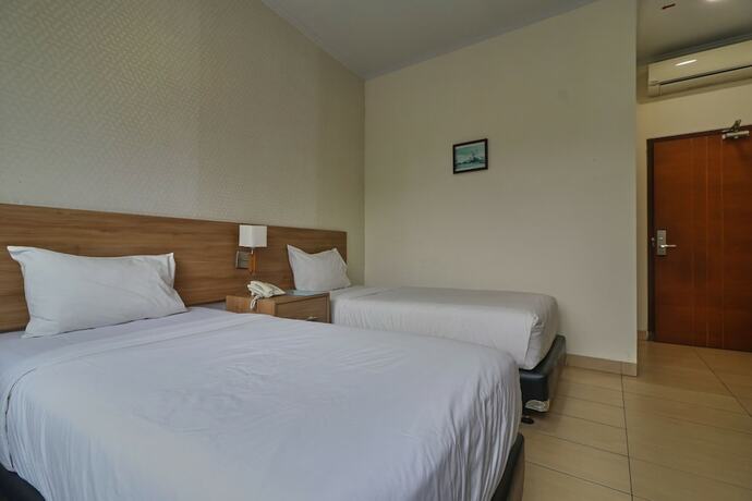 Imagen de la habitación del Hotel Aranis. Foto 13