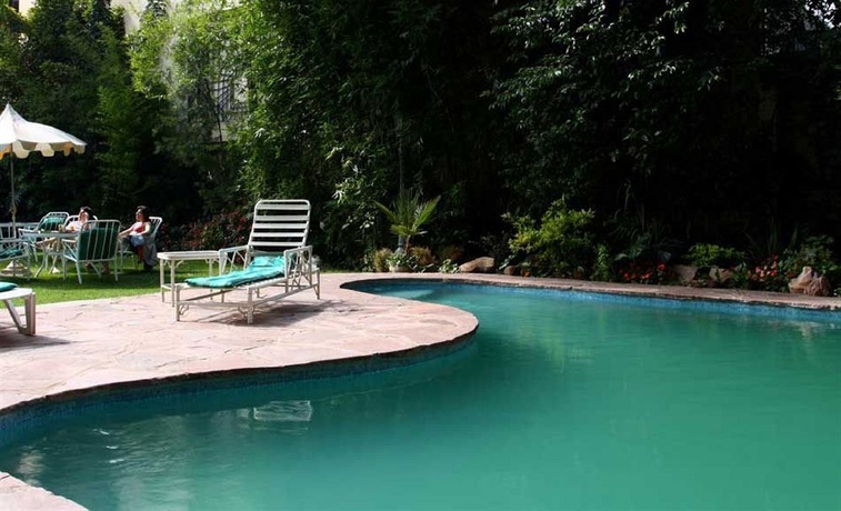 Imagen de la piscina del Hotel Aranjuez Cochabamba. Foto 3