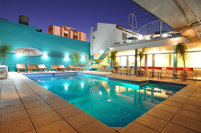 Imagen de la piscina del Hotel Aranjuez, VILLA CARLOS PAZ. Foto 38