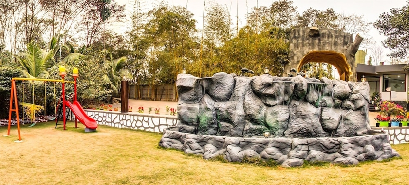 Imagen de los exteriores del Hotel Aranya The Merian Resort. Foto 11
