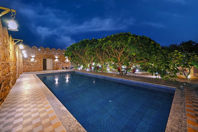 Imagen de la piscina del Hotel Aranya Vilas, Ranthambhore. Foto 19