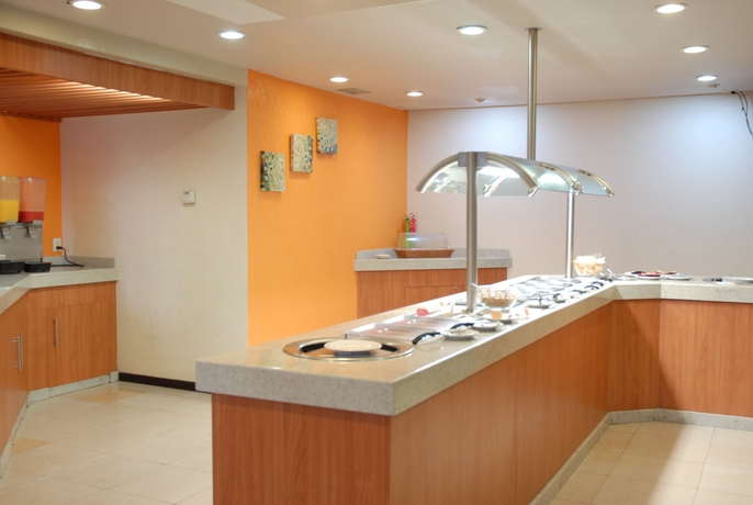 Imagen del bar/restaurante del Hotel Aranzazu Plaza Kristal Aguascalientes. Foto 2