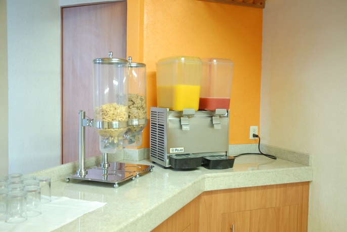 Imagen del bar/restaurante del Hotel Aranzazu Plaza Kristal Aguascalientes. Foto 3