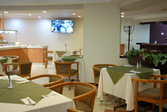 Imagen del bar/restaurante del Hotel Aranzazu Plaza Kristal Aguascalientes. Foto 9