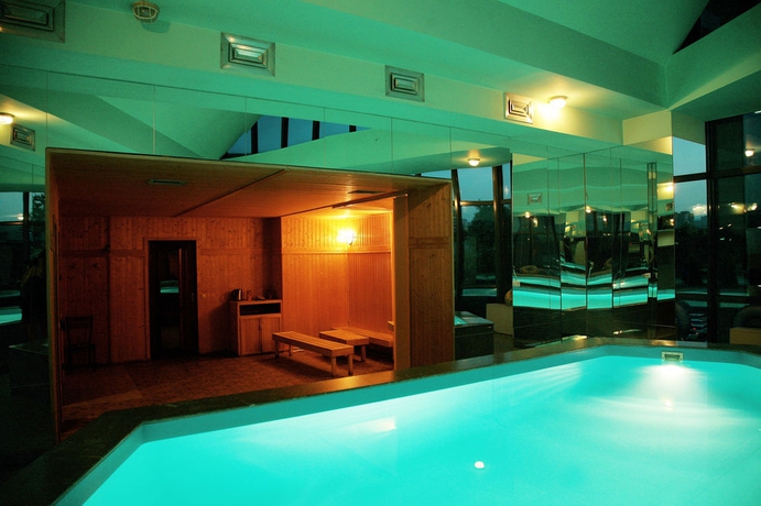 Imagen de la piscina del Hotel Ararat, Erev&aacute;n. Foto 15