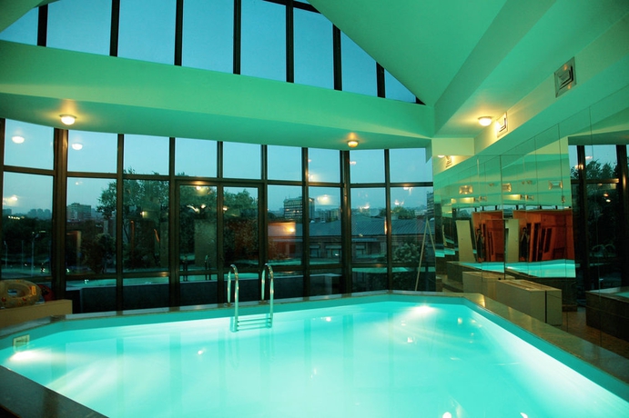 Imagen de la piscina del Hotel Ararat. Foto 14