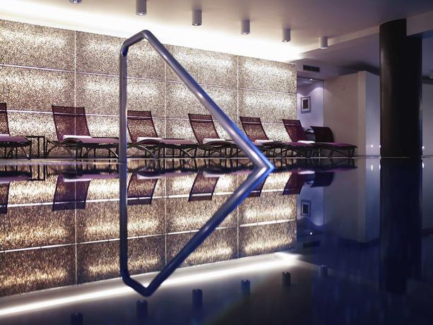 Imagen de la piscina del Hotel Ararat Park Hyatt Moscow. Foto 16