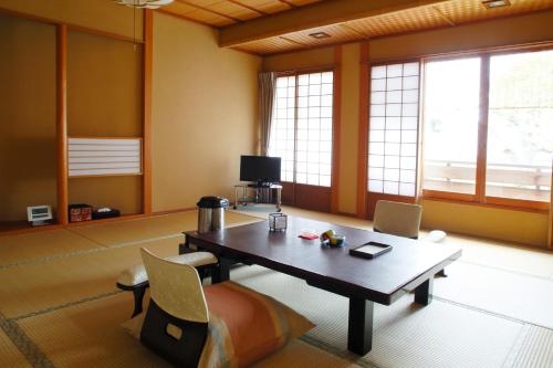 Imagen de la habitación del Hotel Arashiyama Benkei. Foto 9